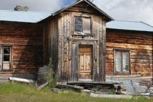 Picture of a run-down house